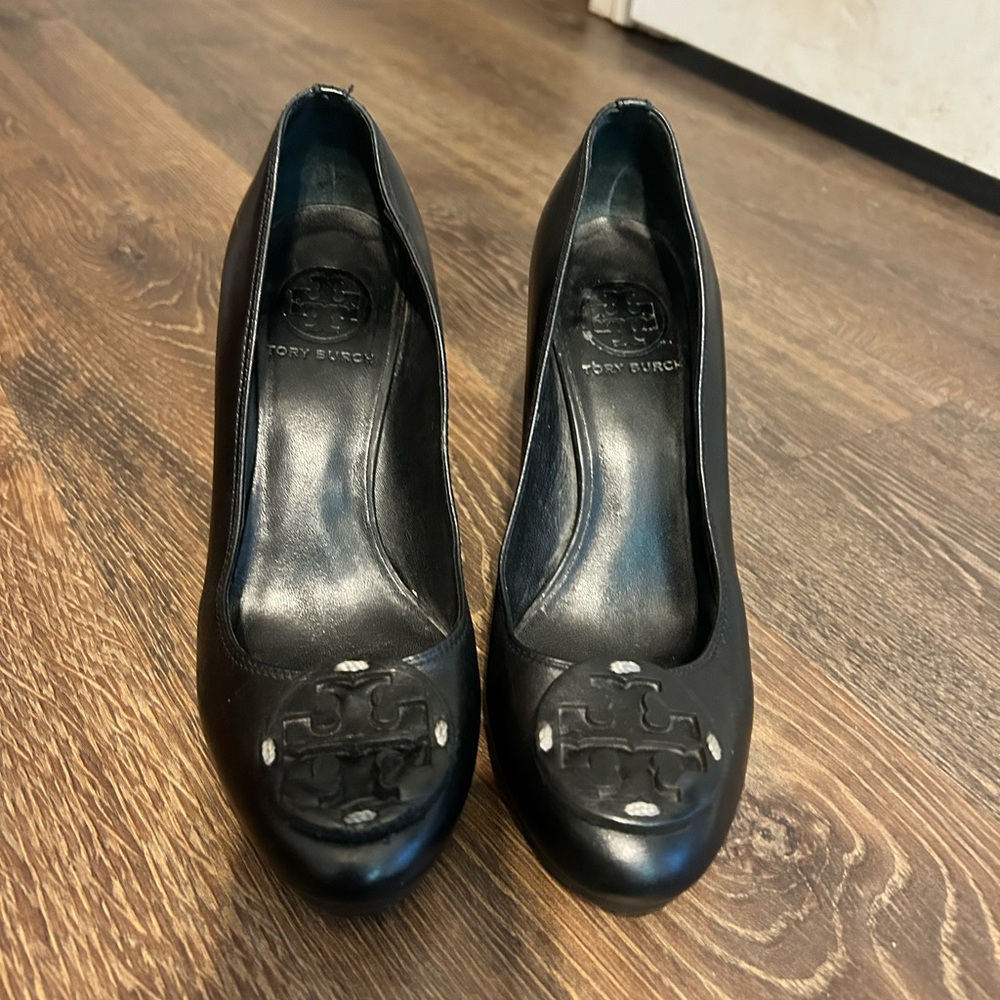Tory Burch Black Leather Pumps